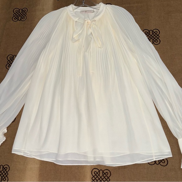Tory Burch Meryl Ivory Pleated Chiffon Blouse Size 4
Excellente Condition - Picture 5 of 14